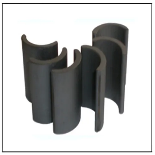 Feritski segment magnet